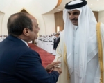 أمير قطر يودع الرئيس السيسي بعد انتهاء زيارته للدوحة